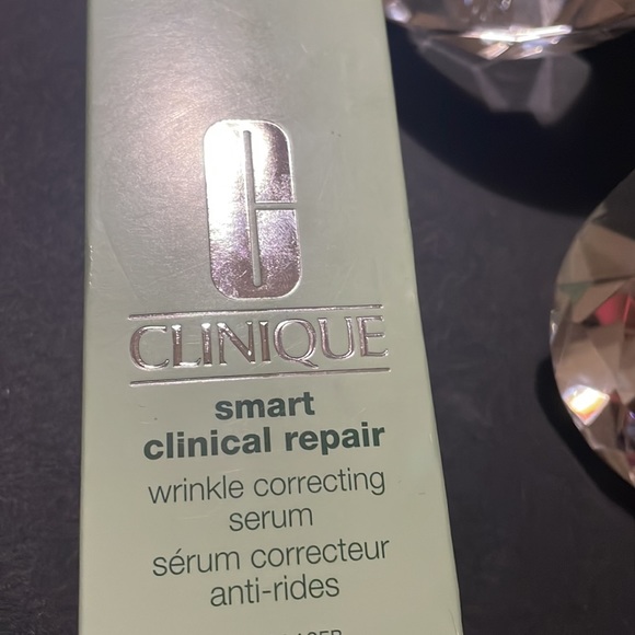 Clinique - Picture 3 of 7